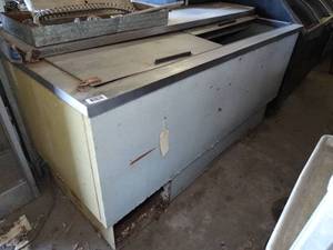 lot 1257 image: Beverage Air Cooler  Top Access  5.5Ft Wide