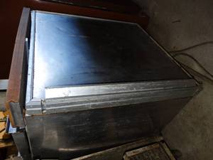 lot 1260 image: Under Counter Beverage Cooler
