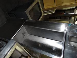 lot 1272 image: 6Ft Wide Stainless Sink and Well