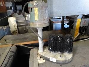 lot 1282 image: Qualheim Electric Glass Washer G-500