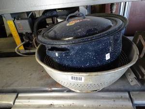 lot 1284 image: Stock Pot and Strainer