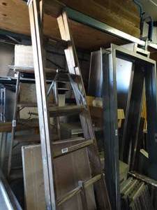 lot 1291 image: 7Ft Wood Ladder