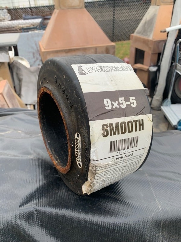 lot 192 image: 1 Never Been Used Dobermann 9x5-5 Smooth Tire