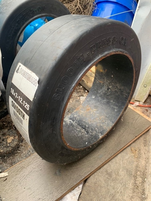 lot 198 image: 1 Never Been Used Dobermann 18x7-12.125 Smooth Tire