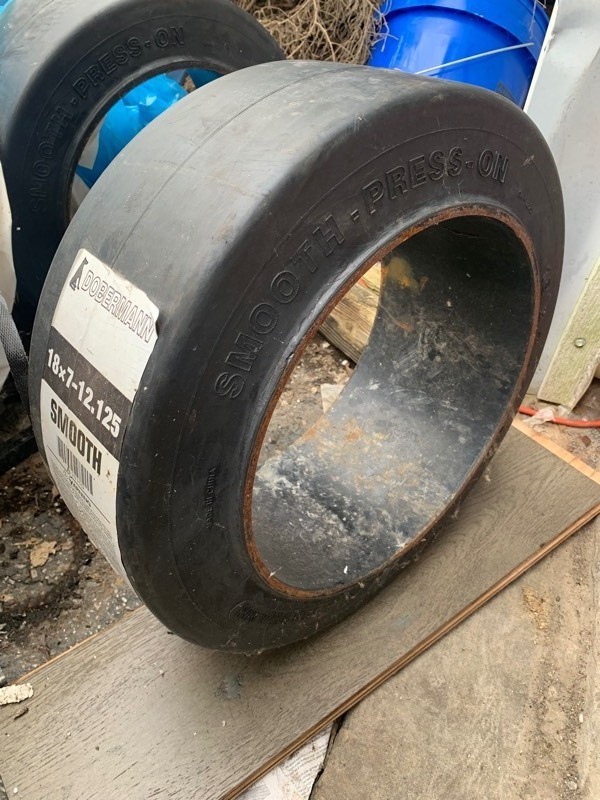 lot 199 image: 1 Never Been Used Dobermann 18x7-12.125 Smooth Tire