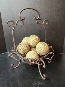lot 116 image: Metal Home Decor (located in basement)