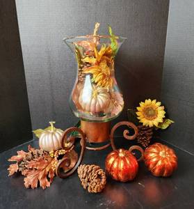 lot 121 image: Home Decor (located in basement)