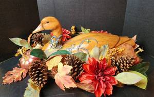 lot 123 image: Home Decor (located in basement)