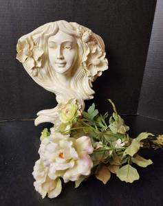 lot 124 image: Home Decor (located in basement)