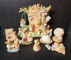 lot 125 image: Tiny Talk Collection (located in basement)