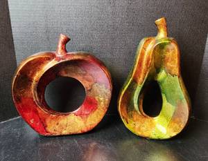lot 137 image: Home Decor (located in basement)