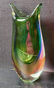 lot 166 image: Beautiful Heavy Blown Glass Vase 11 Tall (located in basement)