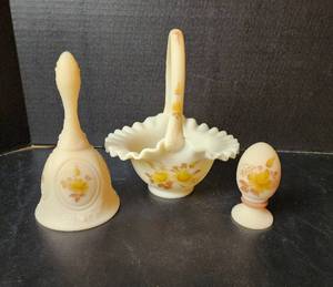 lot 179 image: (3) Pc Fenton Glassware (located in basement)