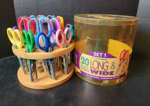lot 199 image: NIB Cutting Edge, 20 Kraft Edgers Long and Wide in Rotating Hardwood Rack (located in basement)