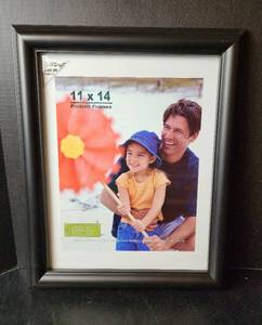 lot 224 image: Picture Frame 11x14 Brand New (located in basement)