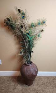 lot 237 image: Large Vase of Peacock Feathers (vase 20 tall, total 58 tall) - Located in basement