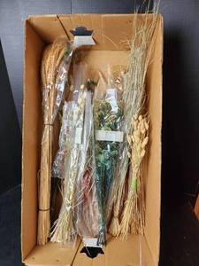 lot 278 image: Dried Flowers for Decorating (located in basement)