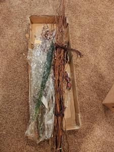 lot 280 image: Dried Flowers for Decorating (located in basement)
