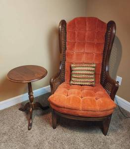 lot 302 image: Vintage Chair and End Table (Sturdy) (located in basement)