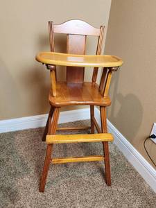 lot 303 image: Vintage Highchair (located in basement)