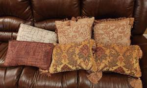 lot 313 image: (6) Throw Pillows (located in basement)