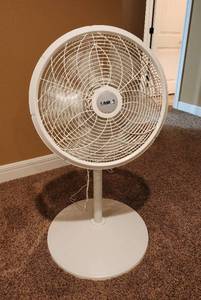 lot 318 image: Lasko Oscillating Fan, 3-Speed, Adjustable Ht. (Works - Located in Basement)