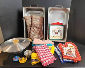 lot 518 image: Bakeware, Hot Pads & Mitts, Magnets, Kitchen Washcloths, and More