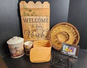 lot 526 image: Home Decor