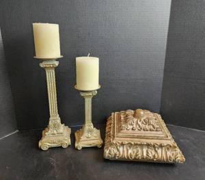 lot 528 image: Home Decor