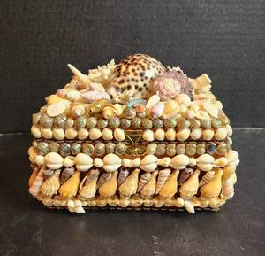 lot 539 image: Seashell Jewelry Box in Excellent Condition
