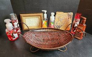 lot 546 image: Bath & Body Items and Home Decor