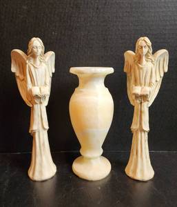 lot 558 image: Angel Decor and Stone Pedestal