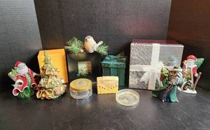 lot 561 image: Christmas Decor