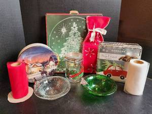 lot 567 image: Christmas Decor