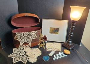 lot 575 image: Home Decor