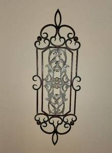 lot 582 image: Iron Wall Decor 15x42 (matches lot 581)