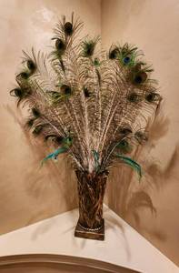 lot 588 image: Large Vase of Peacock Feathers (vase 20 tall, total 60 tall)