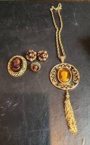 lot 598 image: Cameo Jewelry