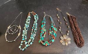 lot 611 image: Necklaces