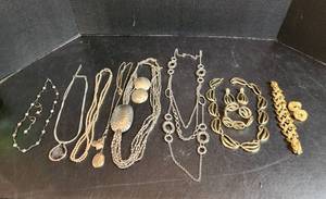 lot 612 image: Necklaces and Earrings
