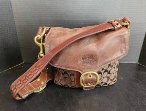 lot 616 image: Authentic Coach Handbag
