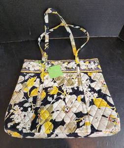 lot 617 image: Brand New Vera Bradley Handbag