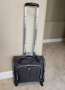 lot 645 image: Ravo Carry-on Luggage