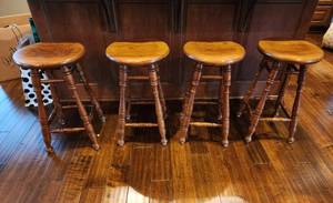 lot 649 image: (4) Solid Oak Barstools 25 Tall