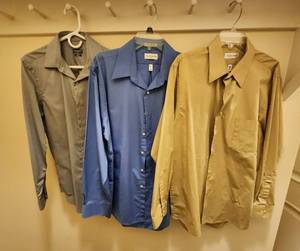 lot 655 image: Mens Van Heusen Dress Shirts Size 17 (34-35)