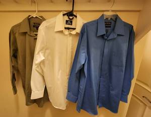 lot 656 image: Mens Stafford and Murano Dress Shirts Size 17 (34-35)