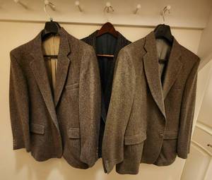 lot 660 image: Town Craft (44L), Dobb Shire (46L), and Arnold Palmer (46L) Suit Coats