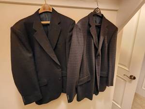 lot 661 image: Stafford (44L) Suit Coats