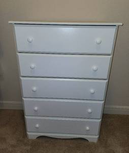 lot 669 image: Chest of Drawers
