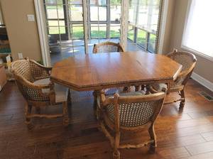 lot 670 image: Dining Table and (4) Chairs 68x44x28 (with 2 leaves) and 44x44x28 (without 2 leaves)